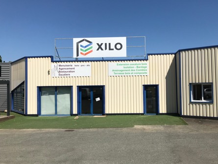 Devanture de Xilo Combles, entreprise d'aménagement intérieur et menuiserie au Lion d'Angers (49)